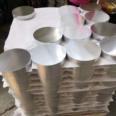Réflecteur 0,7 mm 0,8 mm Disque rond d'aluminium 1050 1060 1100 Pot Taille personnalisée Haute planéité sans bordure